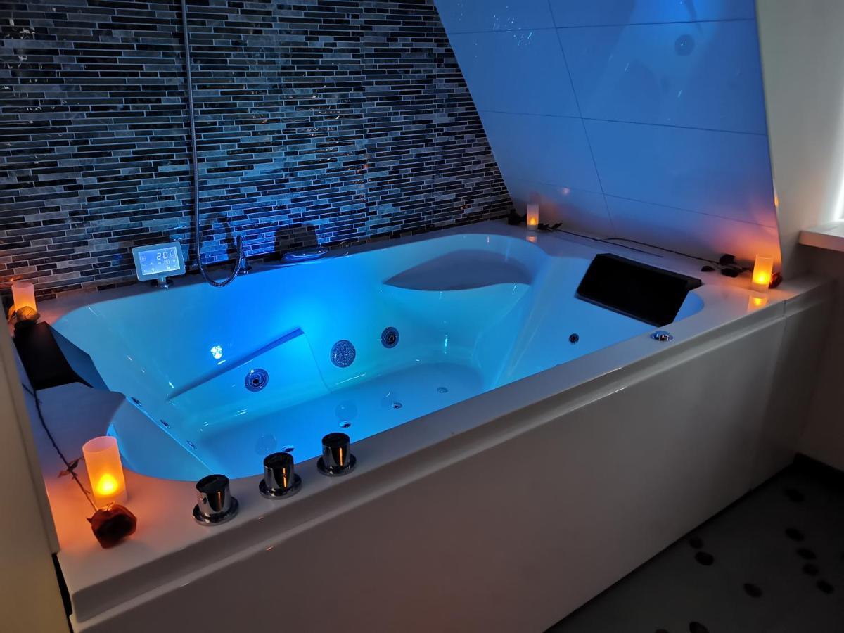 Hotel-Chao Nl 24 Hours Open Утрехт Экстерьер фото