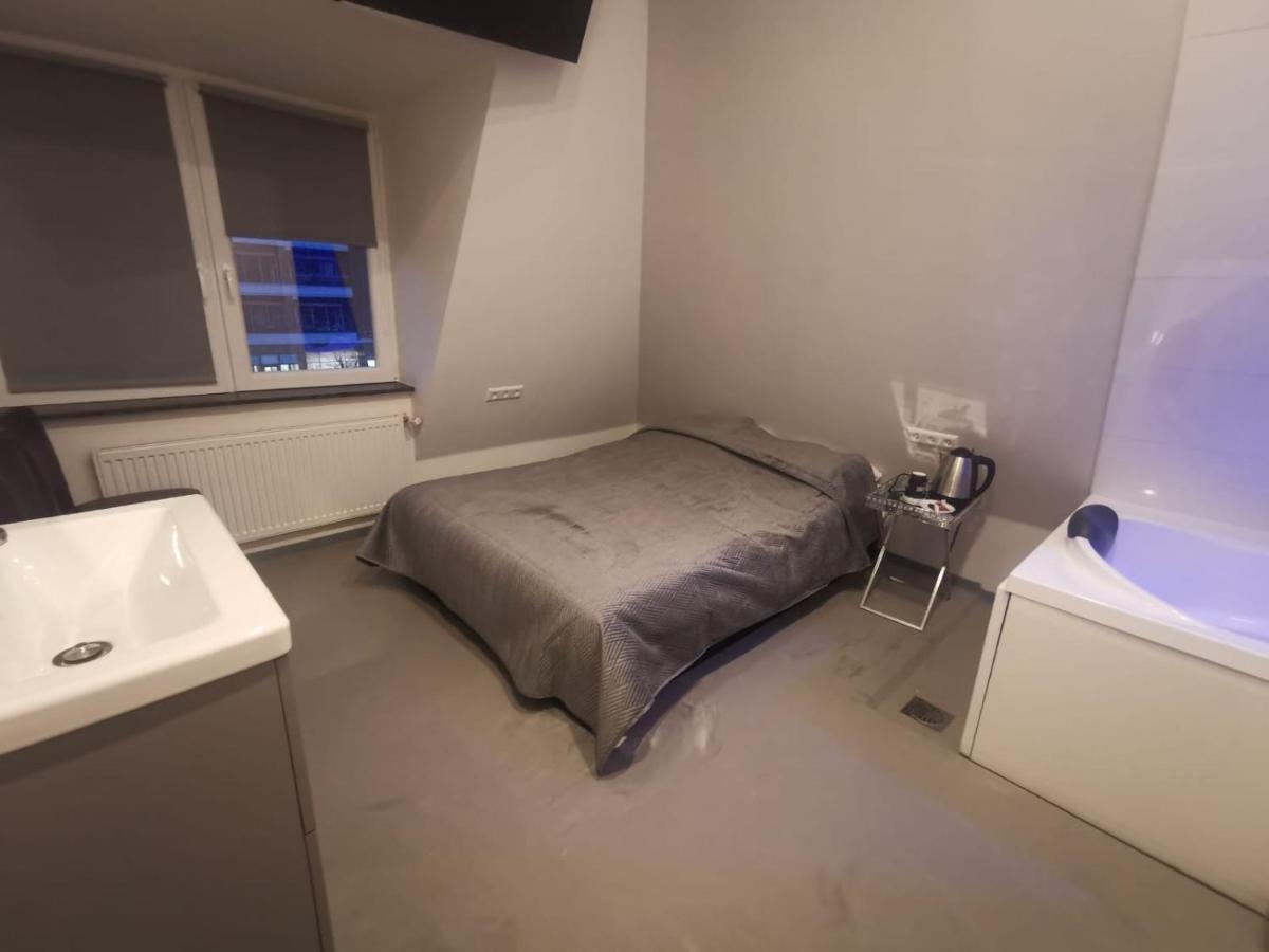 Hotel-Chao Nl 24 Hours Open Утрехт Экстерьер фото