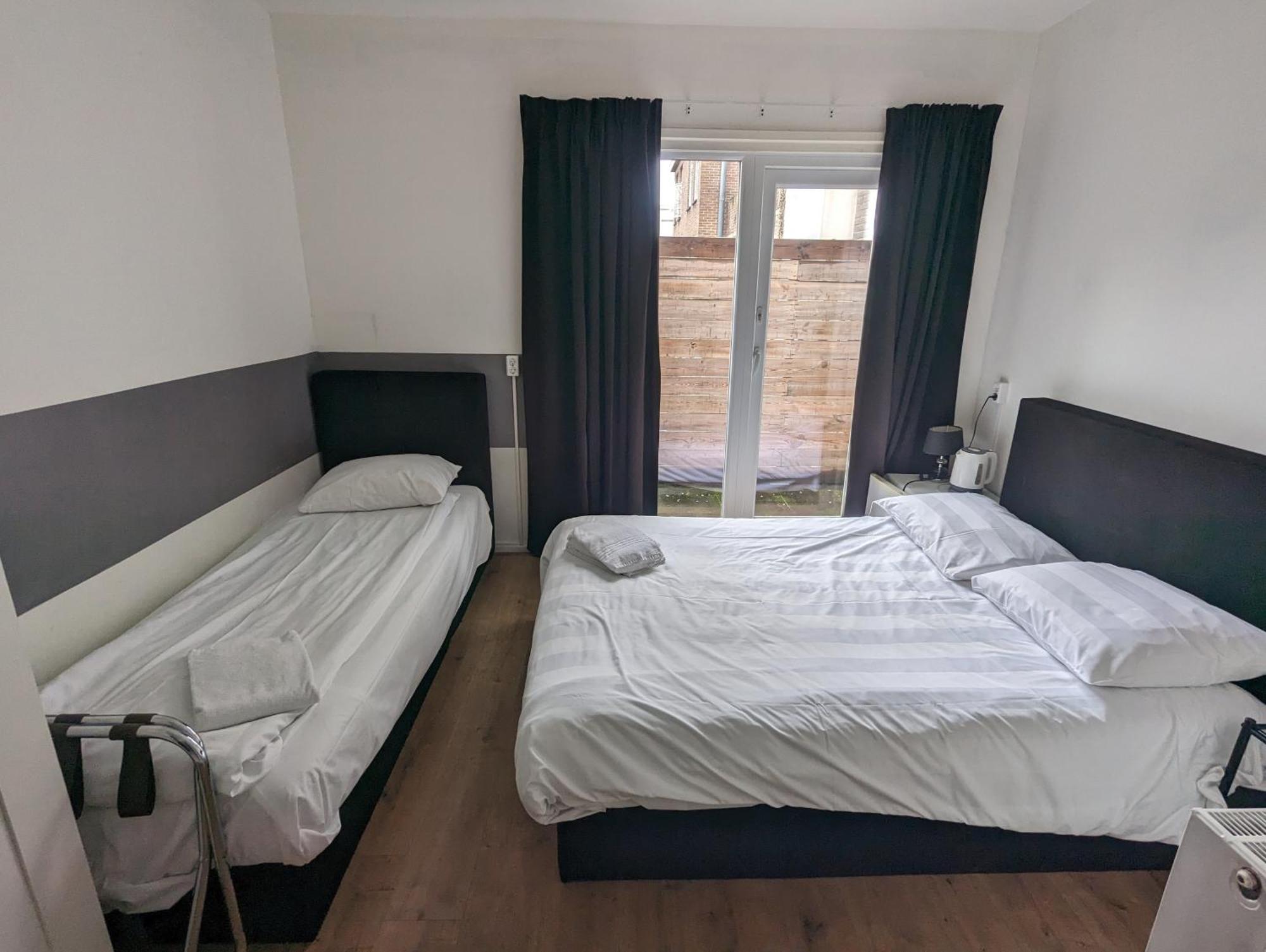 Hotel-Chao Nl 24 Hours Open Утрехт Экстерьер фото